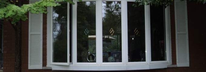 bow windows with detail